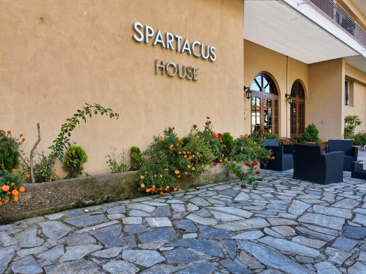 Spartacus House カランバカ エクステリア 写真